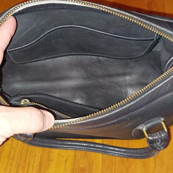 Vintage Coach Bag with brass feet - Picture 7 of 7